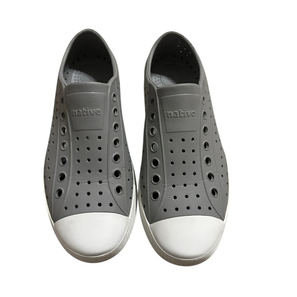 Native Gray White Slip-On Sneakers Jefferson Lightweight Waterproof Men7 Women 9 - Picture 1 of 6